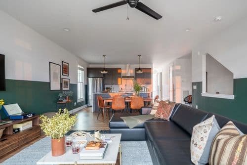 Emmylou House - Image 2