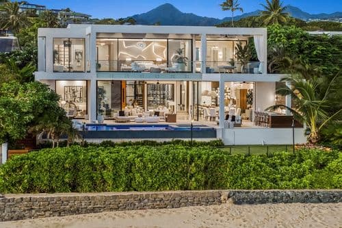 Diamond Head Grand Escape - Image 1