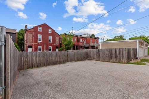 Designer Townhome - Image 29