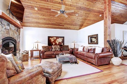 Pine Needle Lodge - Image 2