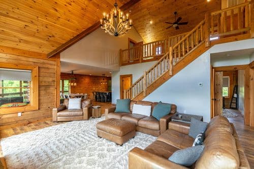 Mountain Range Retreat - Image 3