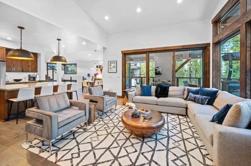 Luxurious Truckee - Image 2