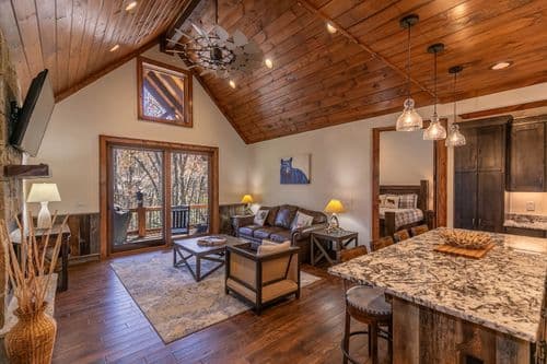 Blue Creek Cabin - Image 3