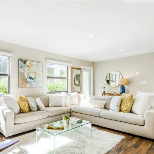 Mid-Century Modern Oasis - Image 1