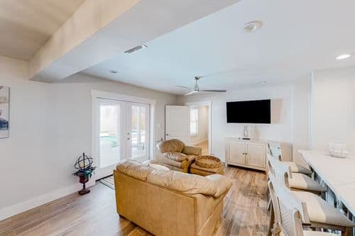 Carolyn's Beach House - Image 3