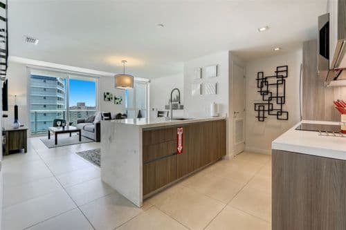 Modern Home - Image 3