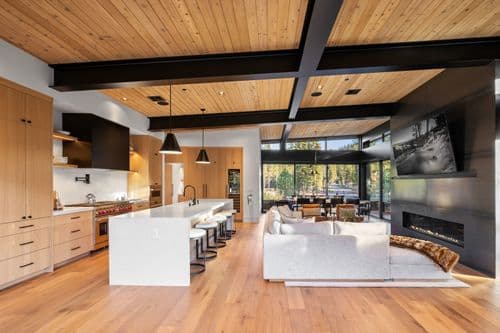 Modern Creekside Retreat - Image 3