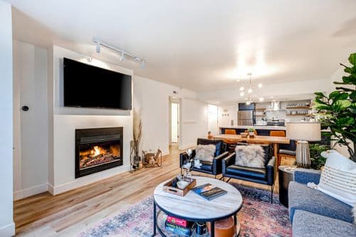 Park Station Luxury Retreat Home - Image 3