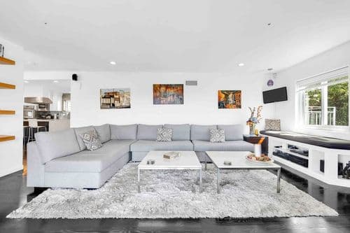 Pacific View Artist's Home - Image 3
