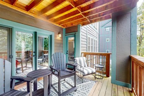 Still Lake Getaway - Image 2