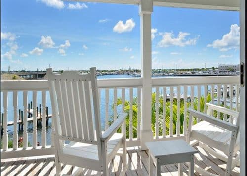 Island Chic - Image 2