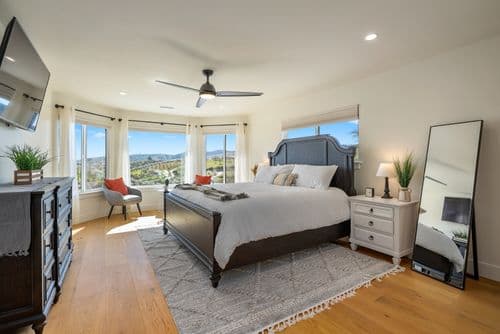 Mira Vista Manor - Image 2
