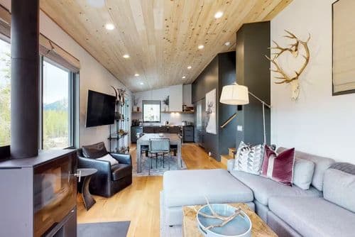 Lake Cabin - Image 3