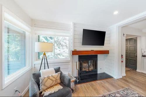 Modern Alpine Getaway - Image 3