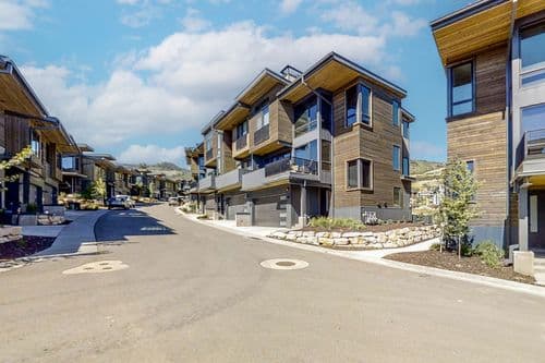 Ridgeline Oasis Place - Image 35
