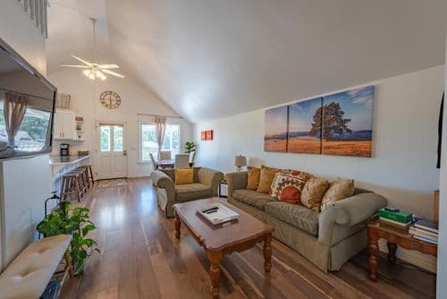 Red Barn Home - Image 3