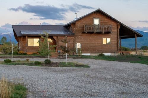 Cabin on Whitney - Image 3