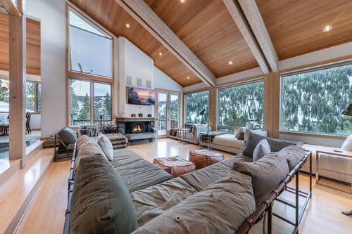 Bright Alpine Retreat - Image 2