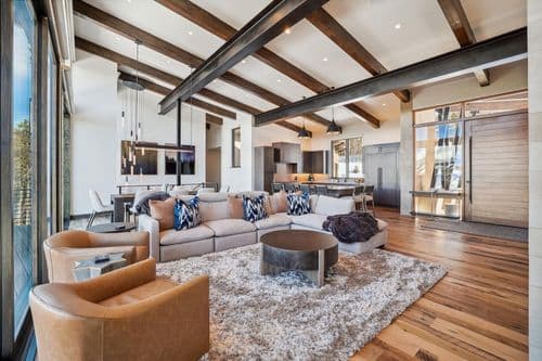 Modern View Manor - Image 3
