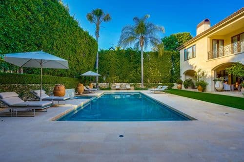 Alta Place  - Image 1