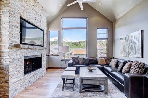 Slope View Chalet - Image 1
