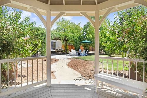 Newcomb Vineyard Escape - Image 24