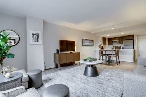 Clarendon Courtland - Image 2