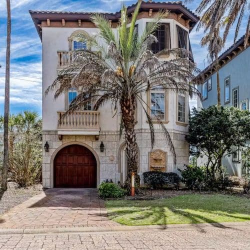Villa by the Sea - Image 1