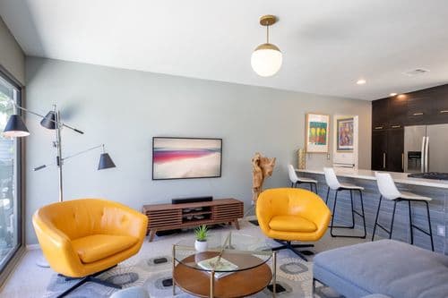 Hugh Kaptur's Mid Century Modern Oasis - Image 3