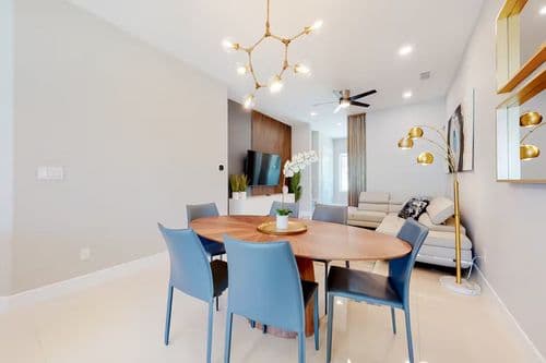 Dolphin Beach House - Image 3