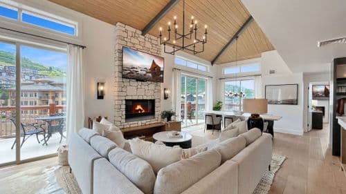 Sneaux Shack - Image 2