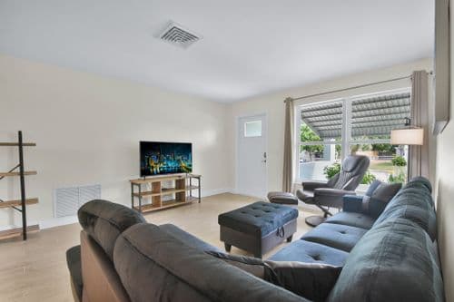 North Lake Worth Home  - Image 3