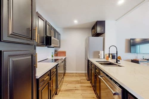 Modern Lake Tahoe Sanctuary - Image 3