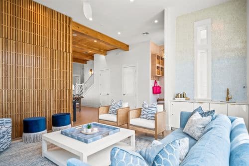 Holiday House - Image 2