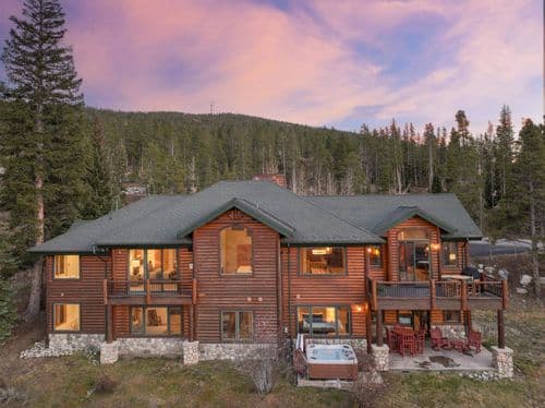 Moosehead Lodge - Image 1