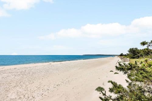 Whale Beachfront Home - Image 28