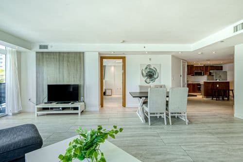 Heart of Sobe Residence - Image 3