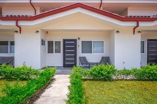 Jacarandas Home - Image 2
