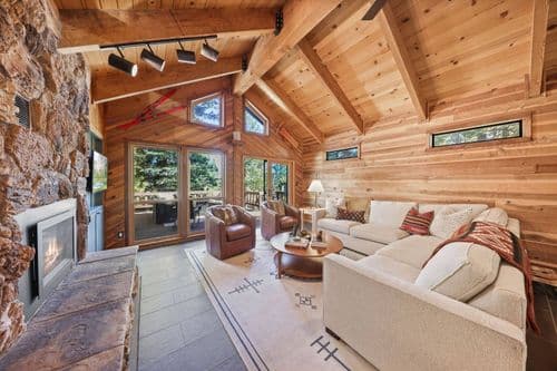 Sleeping Bear Lodge - Image 1