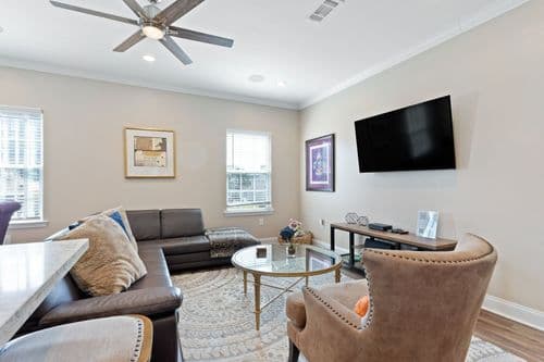 Gorgeous Mid-City House - Image 3