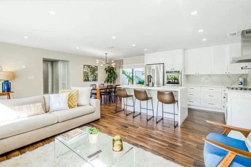 Mid-Century Modern Oasis - Image 3