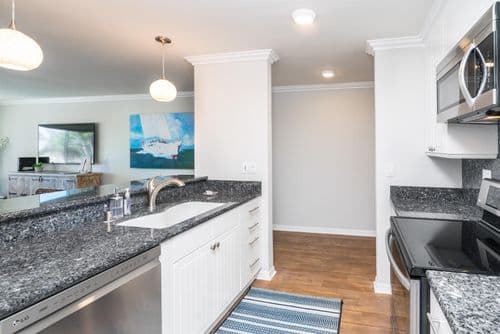 Oceanfront Breeze - Image 3