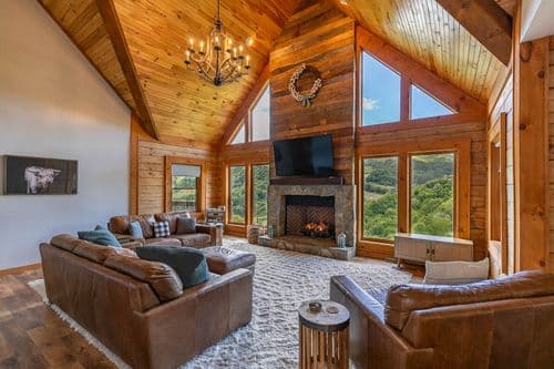 Mountain Range Retreat - Image 2