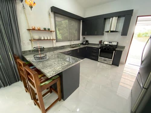 South Family Home - Image 3