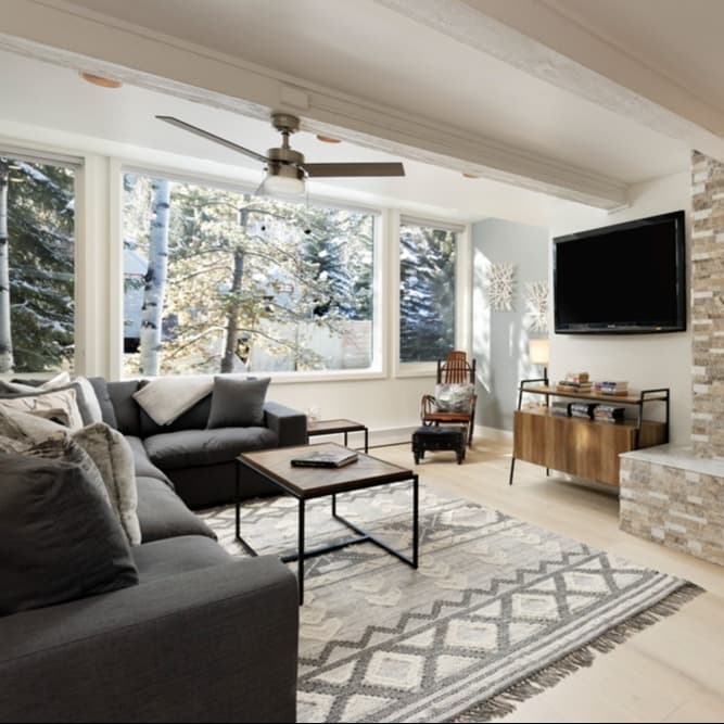 Chateau Snow - Image 1