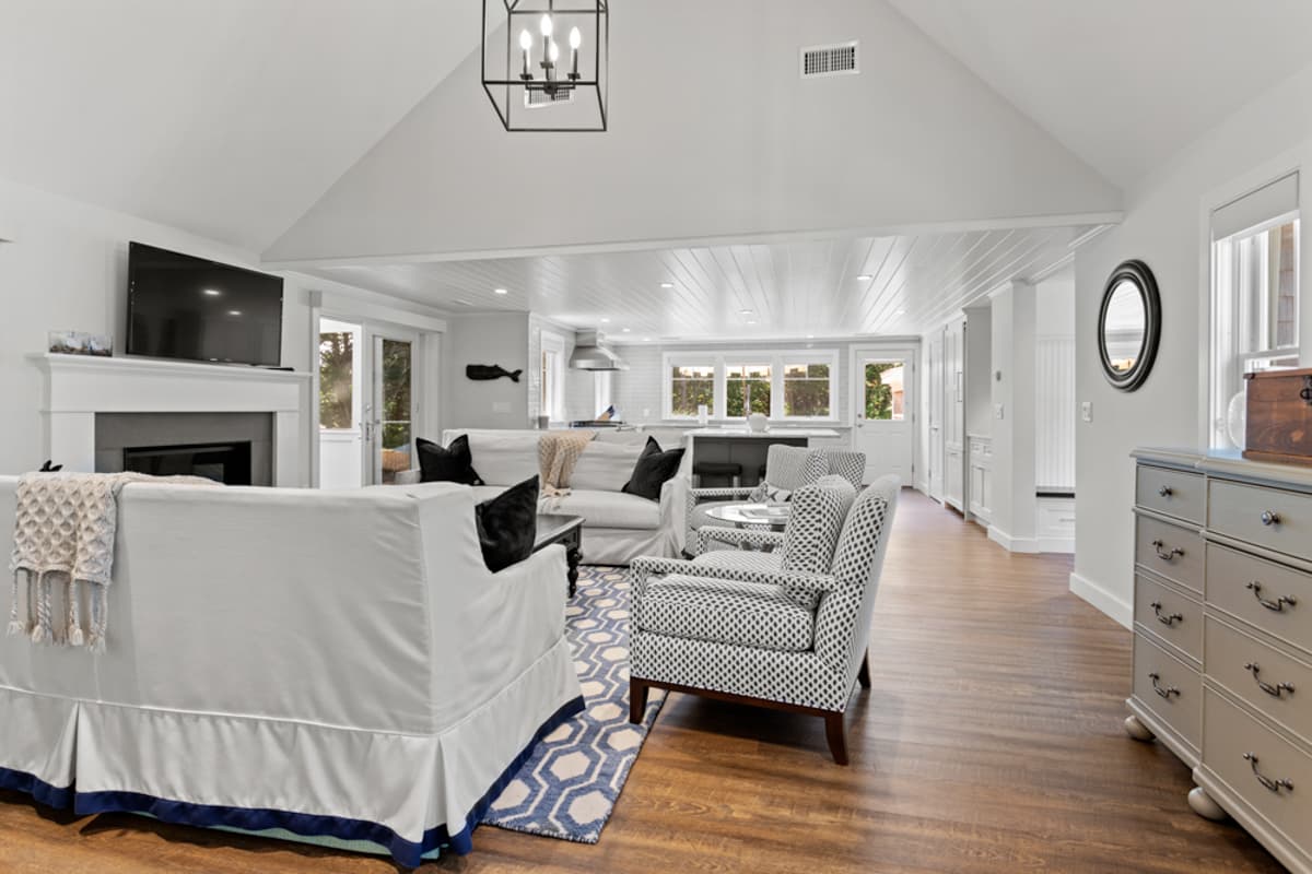 Meeting House - Image 12