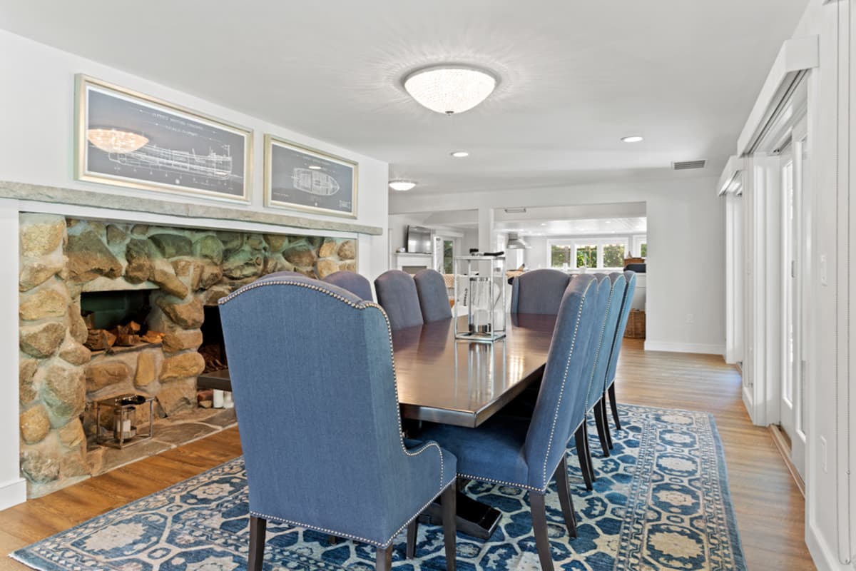 Meeting House - Image 14