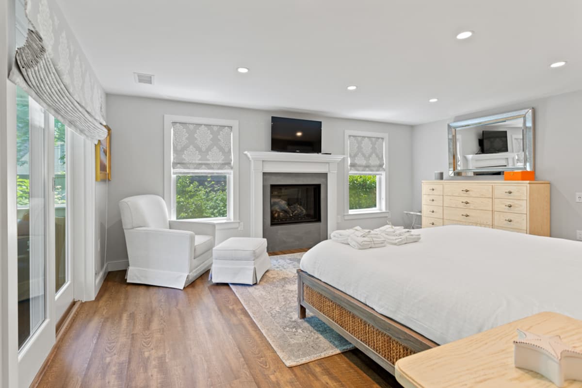 Meeting House - Image 17