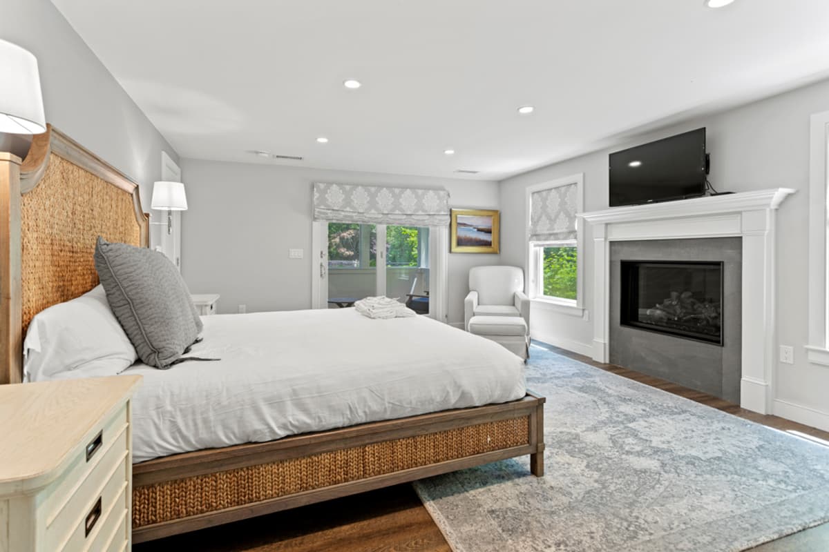 Meeting House - Image 18