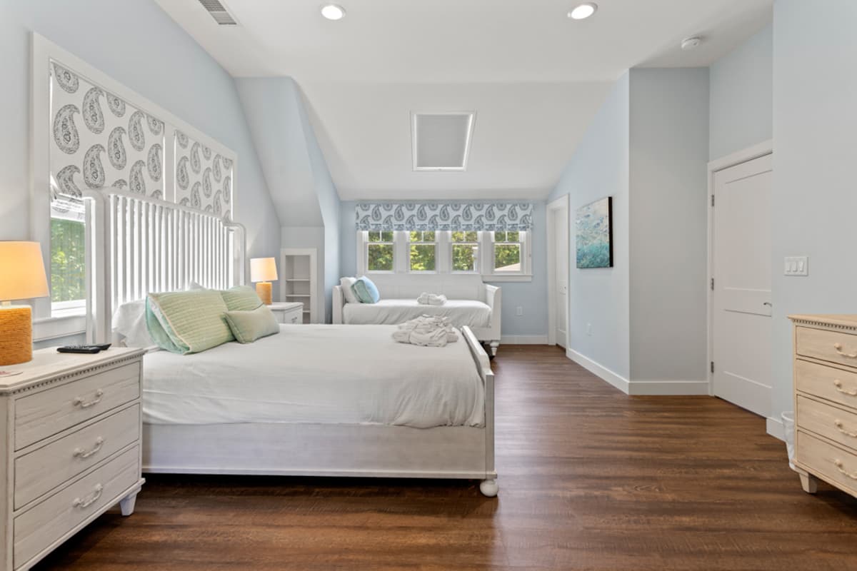 Meeting House - Image 23